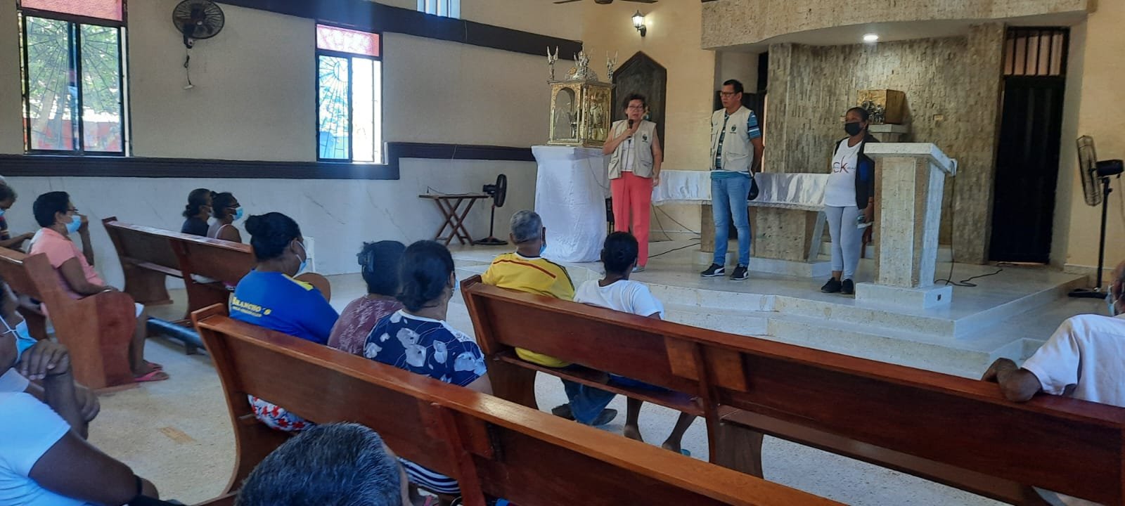 Entrega de ayudas a damnificados por la ola invernal