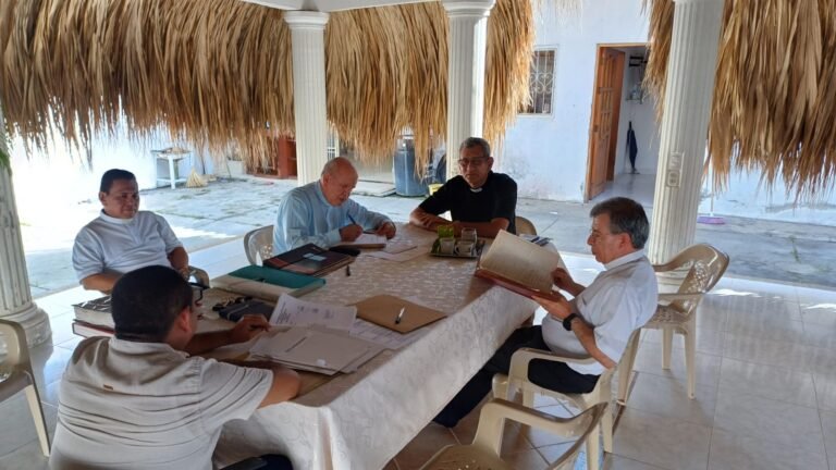 Entrega Pastoral en Nuestra Señora de la Medalla Milagrosa: Un Relato de Continuidad y Renovación