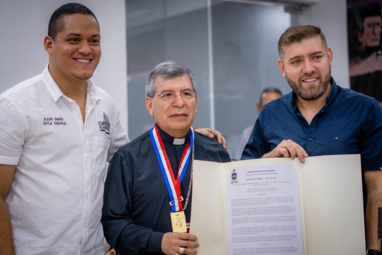 La Diócesis de Montería Recibe la Medalla «Los Zenúes» del Concejo Municipal