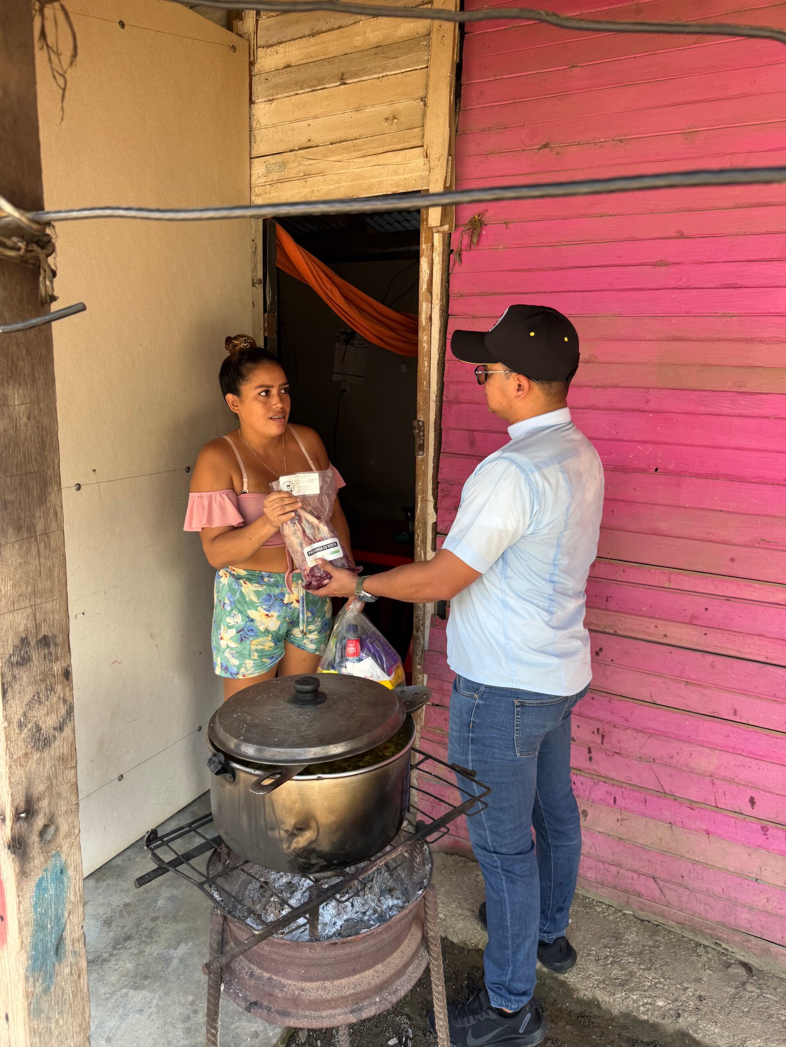 Entrega Solidaria Calle Larga