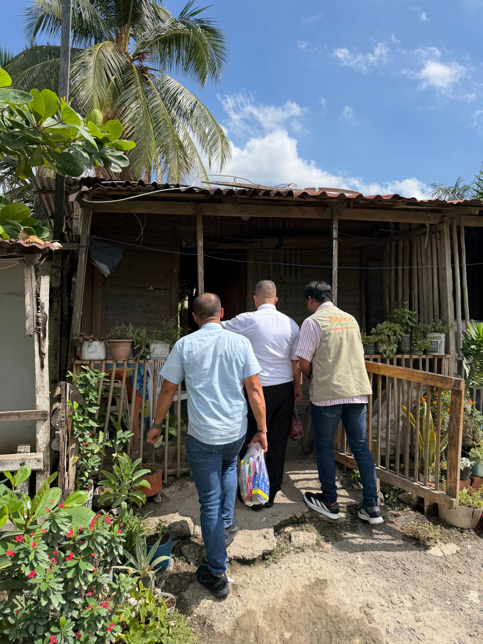 Entrega Solidaria Calle Larga