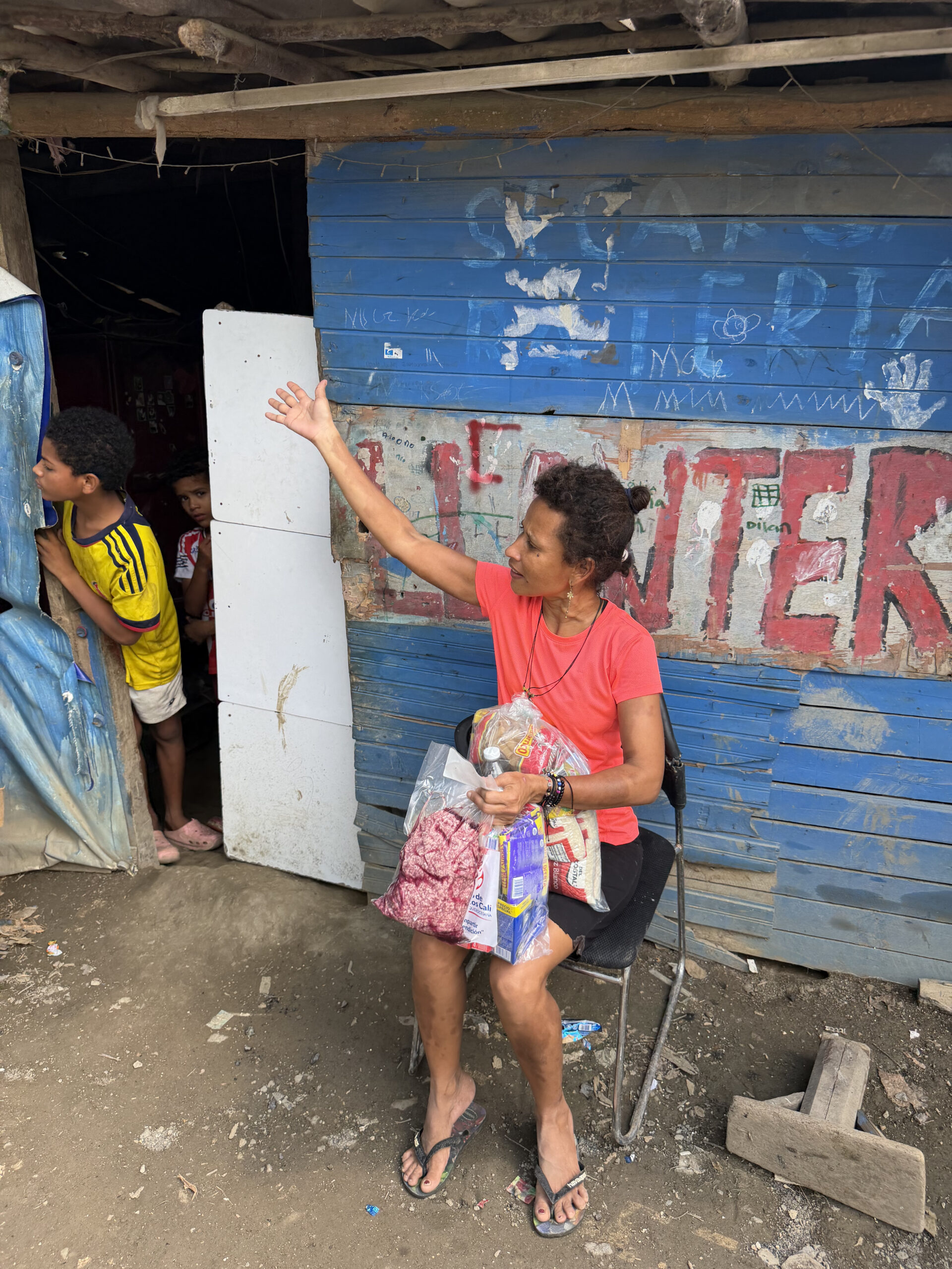 Entrega Solidaria Calle Larga