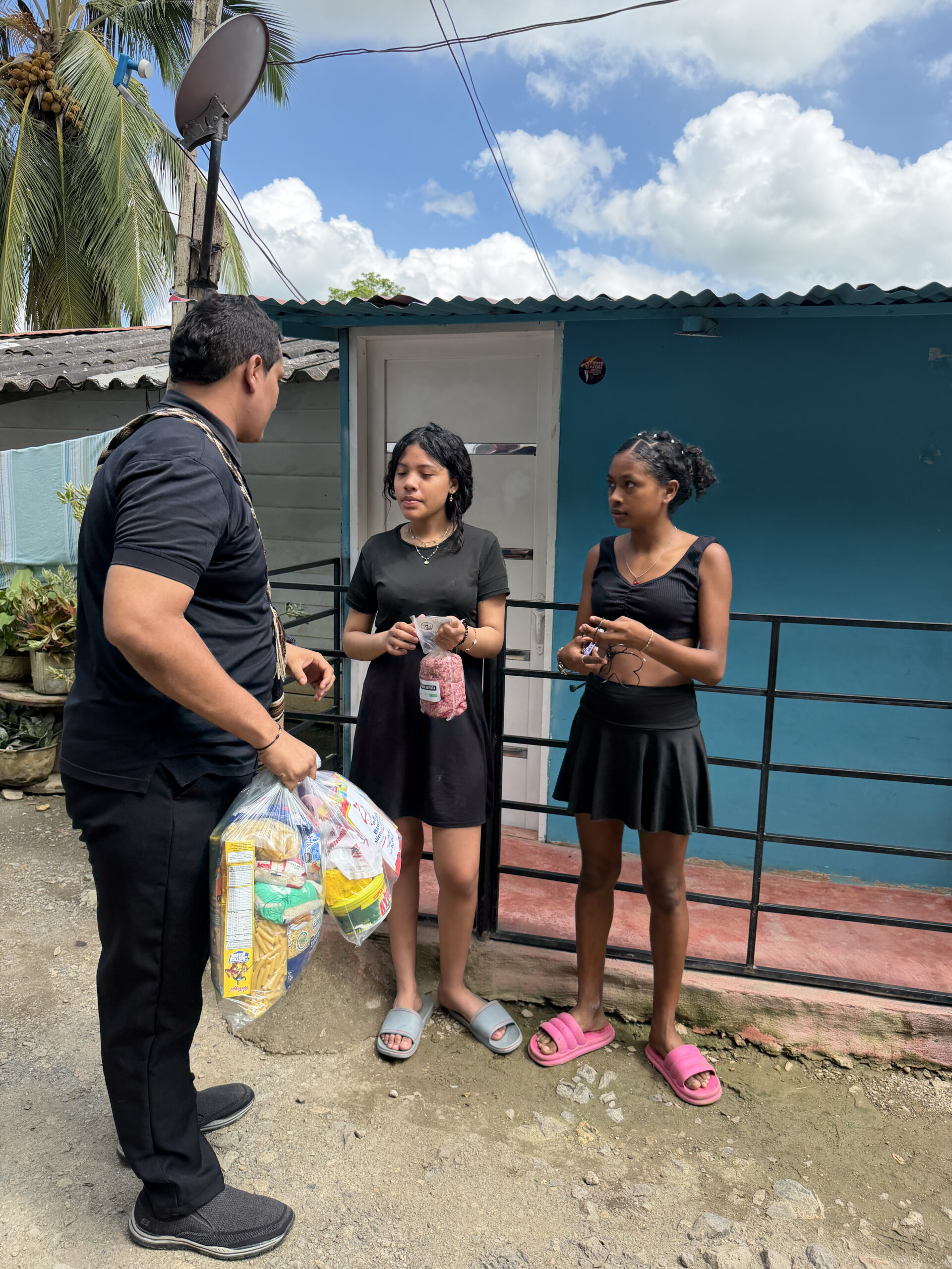 Entrega Solidaria Calle Larga