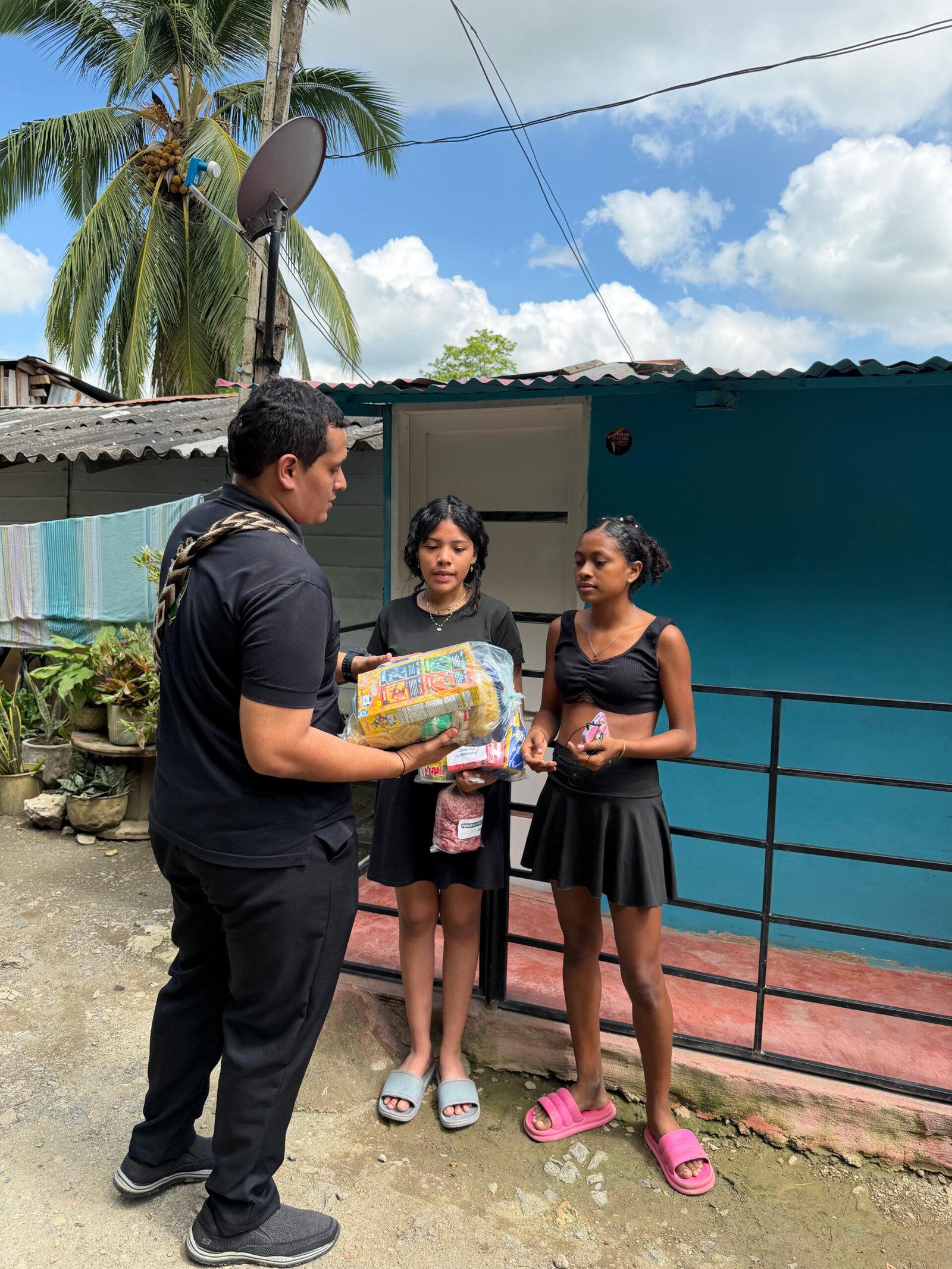 Entrega Solidaria Calle Larga