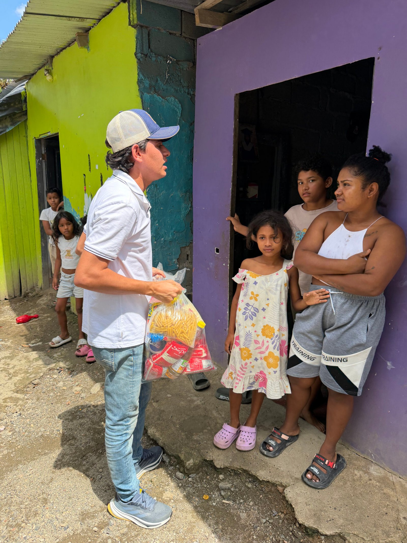 Entrega Solidaria Calle Larga